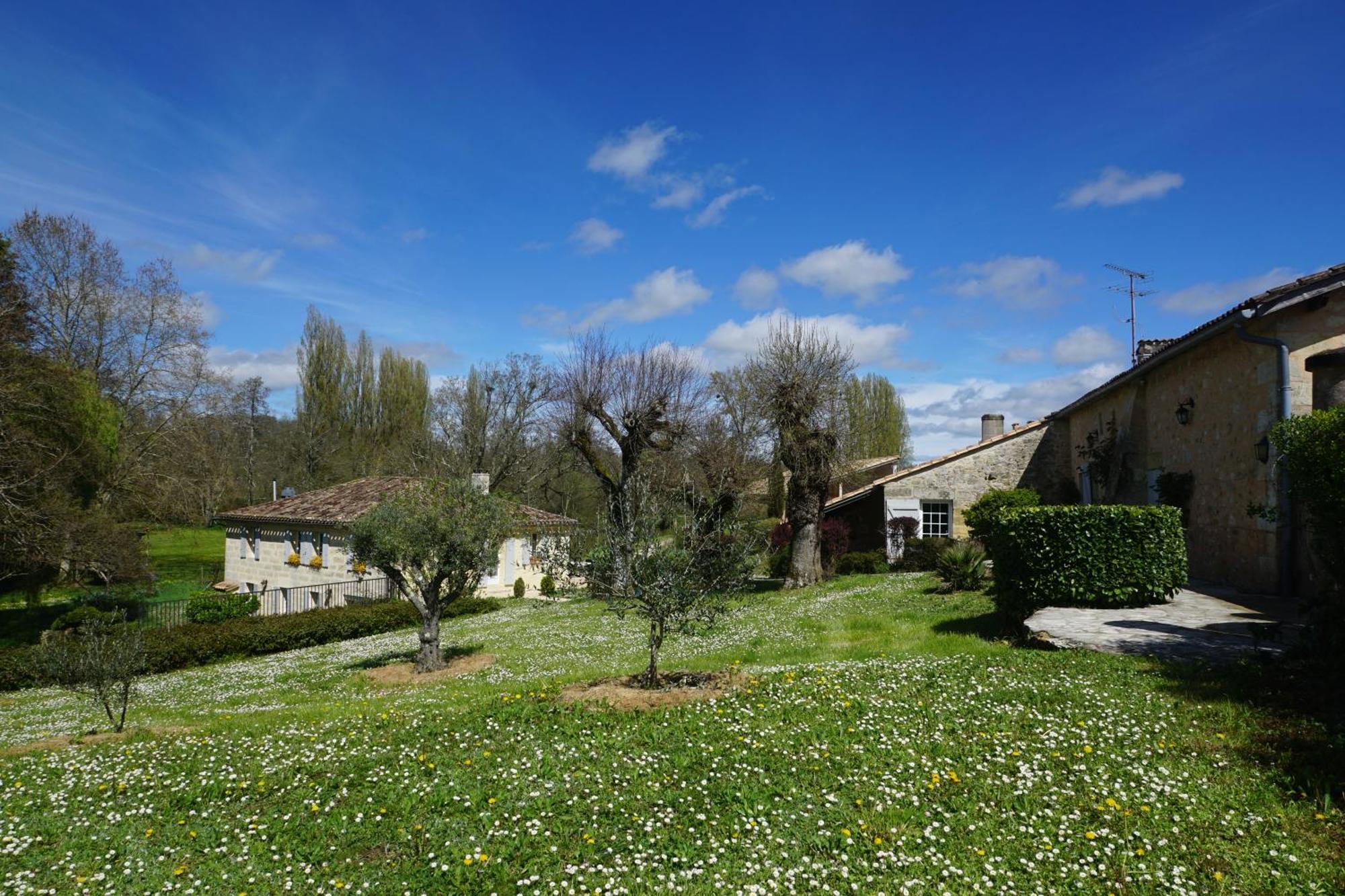 Moulin Notre Dame Hotel Saint-Genès-de-Castillon Exterior foto